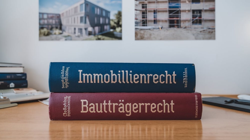 Das Bild steht für das Immobilien- und Bauträgerrecht in Innsbruck und zeigt die Bedeutung professioneller Beratung bei Immobilienprojekten, Kaufverträgen und Bauträgervereinbarungen.